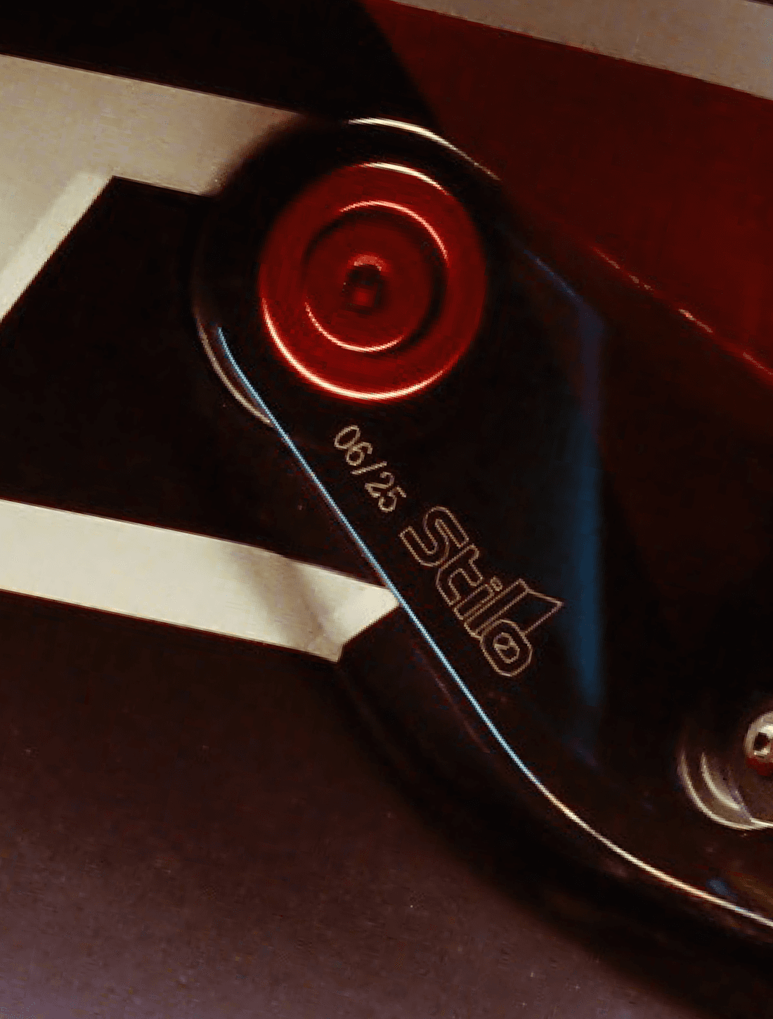 Póster Miami Vista Lateral - Miami_poster_of_Helmet_side_from_Fifty_Five-Details-5