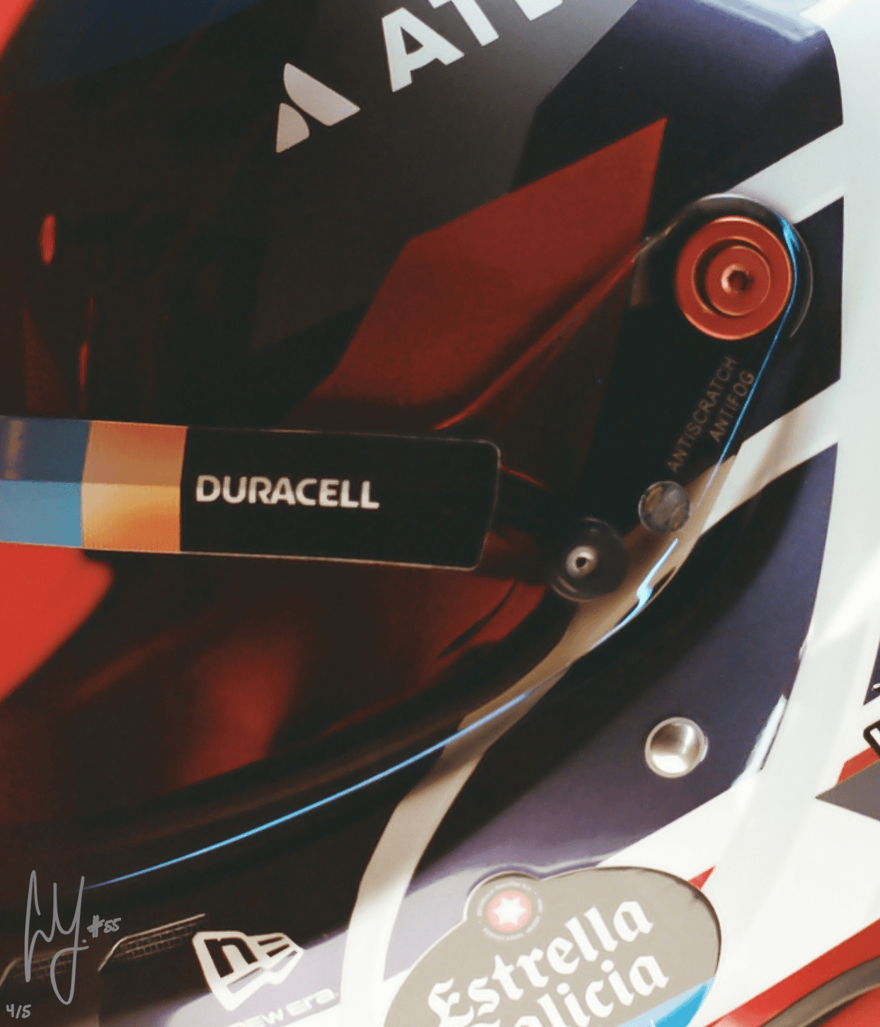 Póster Miami de la visera - Miami_poster_of_Helmet_visor_from_Fifty_Five-hero_525f1109-ed41-400d-9ea5-f7d48305e1e0