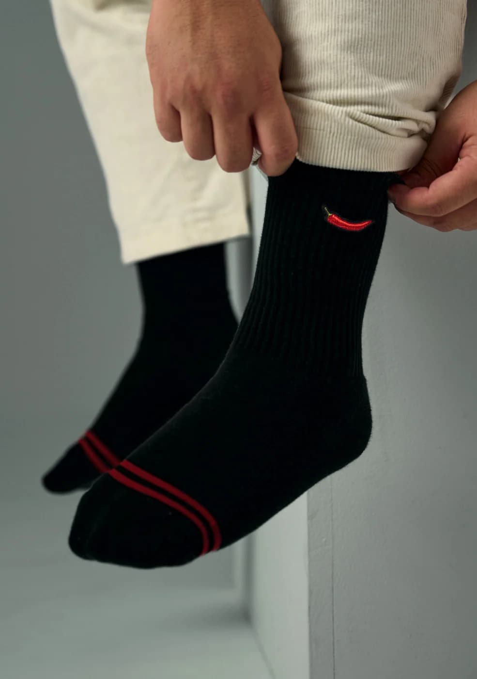Calcetines Chili Bordados Negro/Rojo - SAIN-242566_03